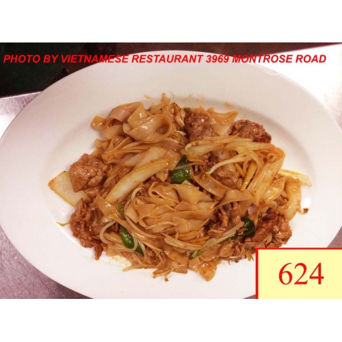 624. HỦ TIẾU XÀO BÒ HÀNH GỪNG - STIR FRIED RICE NOODLES WITH BEEF, GINGER, ONION & BEAN SPROUTS
